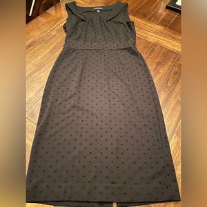 Black sleeveless dress